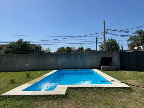 VENTA LOTE CON QUINCHO Y PISCINA EN HURLINGHAM
