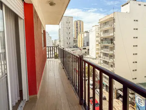 3 AMBIENTES A LA CALLE. SAN LUIS Y MORENO.