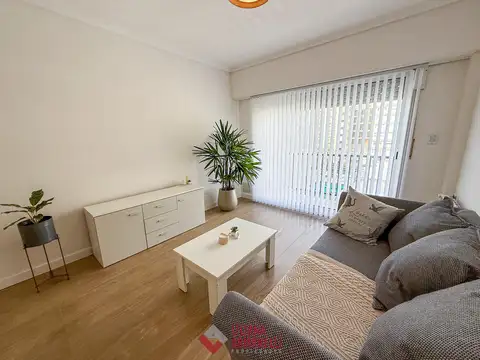 3 AMBIENTES A LA CALLE. SAN LUIS Y MORENO.