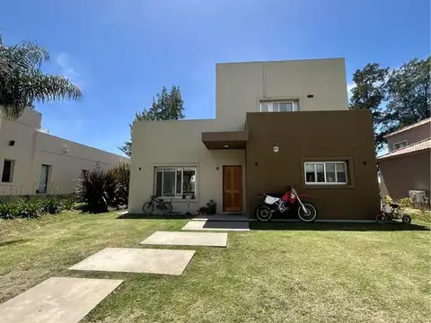 Calle de los Olmos UF 36. Country Club El Bosque, Campana