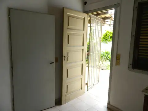VENTA PH TIPO CASA MORON C/ JARDIN Y COCHERA