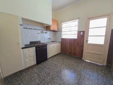 Casa 3 amb. con patio - El Cano y R. S. Peña