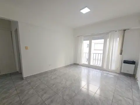 Departamento 2 amb. luminoso - B. Mitre y 11 de Septiembre