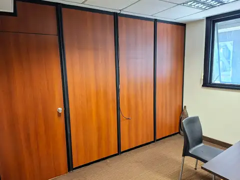 Oficina 8 ambientes con 2 baños