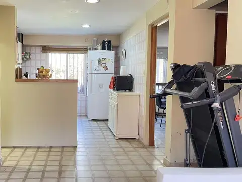 Casa 6 ambientes con 3 baños