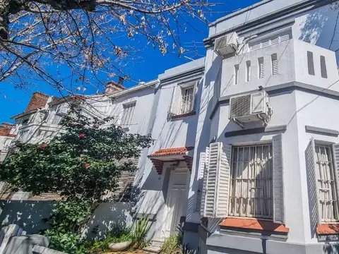 VENTA CASA 6 AMBIENTES EN VERSALLES PATIO TERRAZA