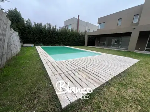 Barrio Barbarita 100