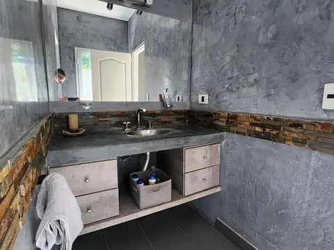 Casa 4 ambientes con 2 baños