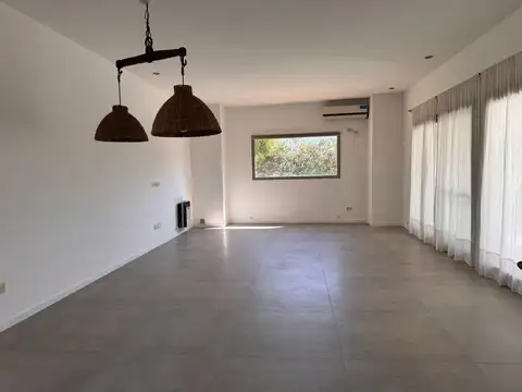 Casa en Alquiler en San Sebastian, USD 1.900