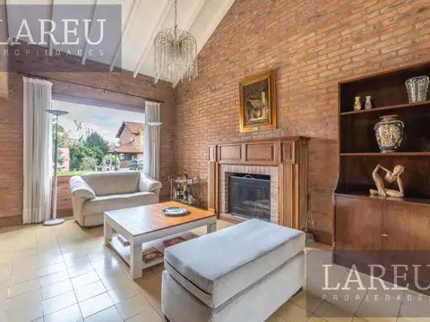 Casa en Venta con 4 cocheras