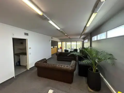 Oficina en Alquiler al Este