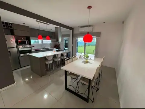 CASA 2 AMB VENTA BARRIO LA HERMOSURA, LA PLATA