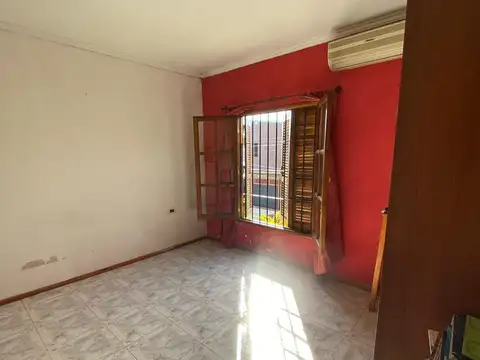 Casa 6 ambientes con 2 baños