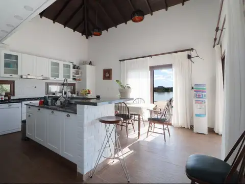 Casa en Venta con 3 cocheras