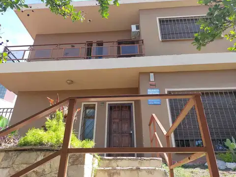 Casa a la Venta En Barrio Crisol Norte - Incluye Departamento