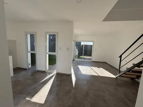Depto Tipo Casa en Venta con 1 cocheras