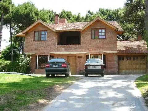 Casa 4 Dormitorios en Venta en Pinamar Zona B5