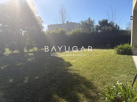Casa en Venta con 4 cocheras