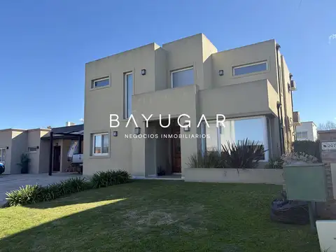 Casa en Venta con 4 cocheras