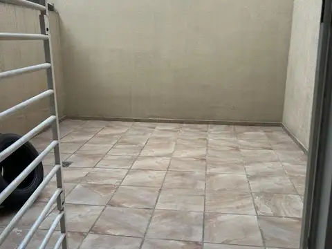 Depto Tipo Casa en Alquiler con 1 cocheras