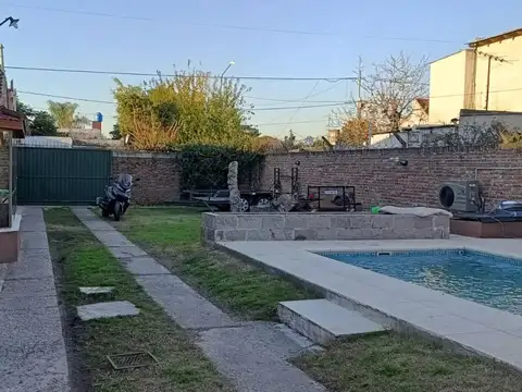 Casa 5 ambientes con 3 baños