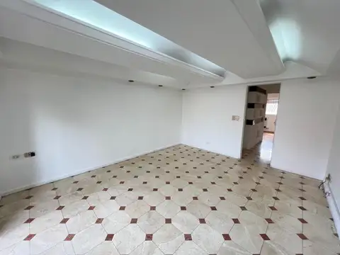 Alquiler, tipo PH, 1º piso, 3 amb; coch, patio,lav, parrilla