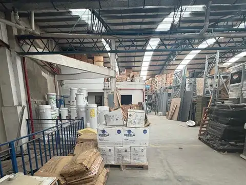 Depósito /Galpón/Local en Alquiler 1.600m2 en 2 plantas Av.JuanBautista Alberdi y M.Acosta u$s22.000