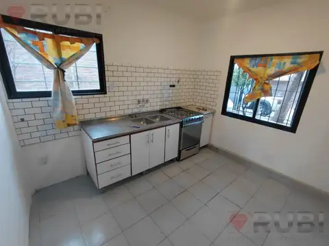 Casa 4 ambientes con 1 baño