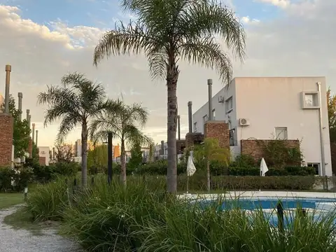 USD 138.500.- IMPECABLE 2 AMB. C-COCH. TECH. B. SENDER