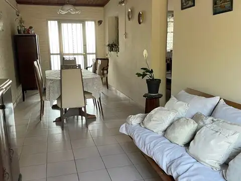 Calle 3 De Febrero 1300