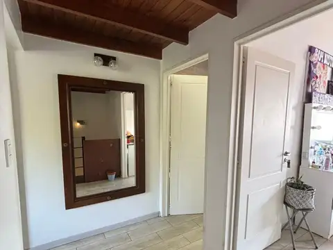 Venta casa 5 ambientes con quincho y pileta centro de Ballester - Apto crédito