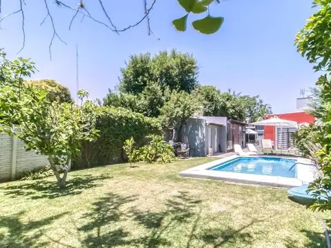 Casa en Venta con 3 cocheras