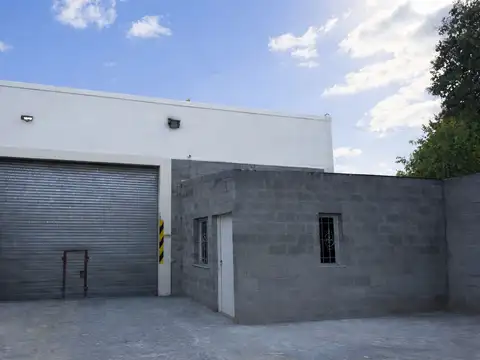 TINGLADO INDUSTRIAL DE USOS MULTIPLES CON OFICINA, EN EL CORAZON DE TORTUGUITAS.  APTA PARA CREDITO 