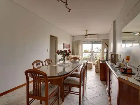 Venta Departamento 4 ambientes con balcón y cochera en Floresta