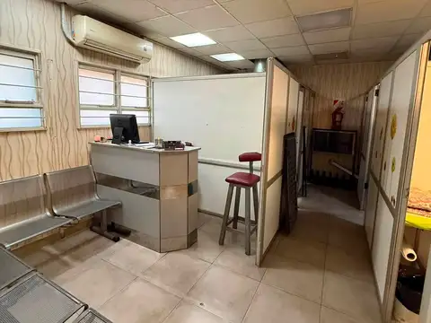 GRANDE LOCAL COMERCIAL SOBRE AVENIDA
