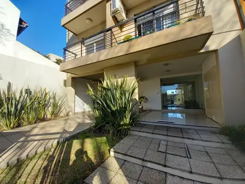 Del Himno 100, Piso 1