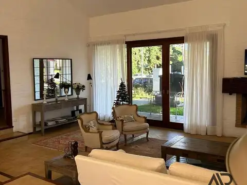 Casa en alquiler temporario c/ cochera en Cantegril