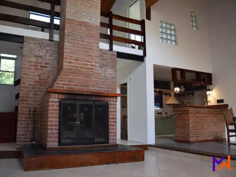 Casa 7 ambientes con 2 baños