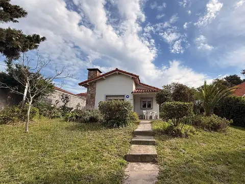 Chalet en venta c/ cochera en Zona Sur