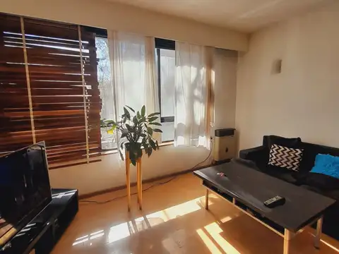 Venta Luminoso Piso 4 ambientes con Baulera, Barrio Norte