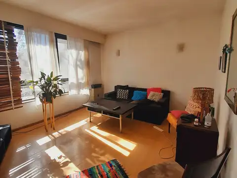 Venta Luminoso Piso 4 ambientes con Baulera, Barrio Norte