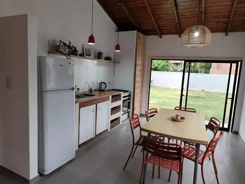 Casa en Alquiler con 2 cocheras