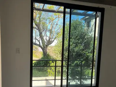 Depto Tipo Casa 3 ambientes con 2 baños