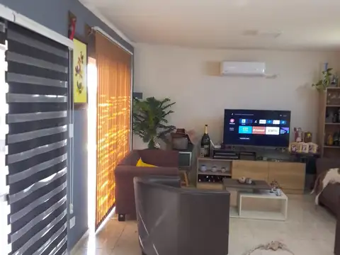 Casa 5 ambientes con 1 baño