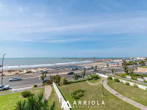 Semipiso 4 ambientes con cochera y baulera. Frente al mar en Playa Grande, Mar del Plata.