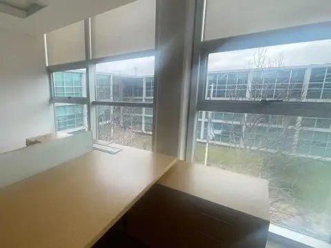 Oficina en Alquiler, Skyglass 1, Pilar, 130 m2, amoblada