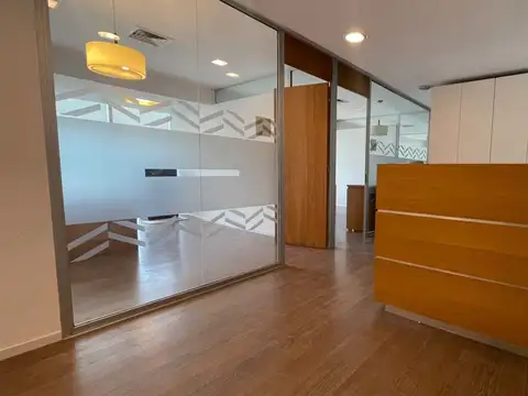 Oficina 5 ambientes con 2 baños