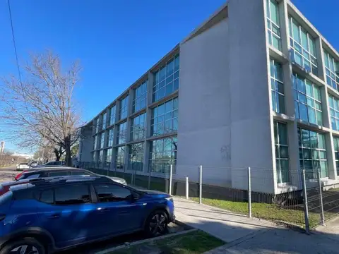 Oficina en Alquiler, Skyglass 1, Pilar, 130 m2, amoblada