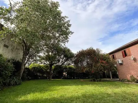 132 Bis e/ 492 y 493