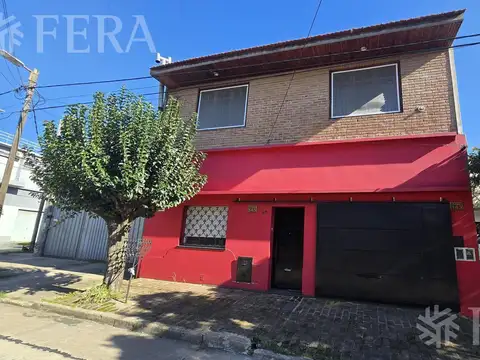 Venta casa 5 ambientes con cochera en Bernal